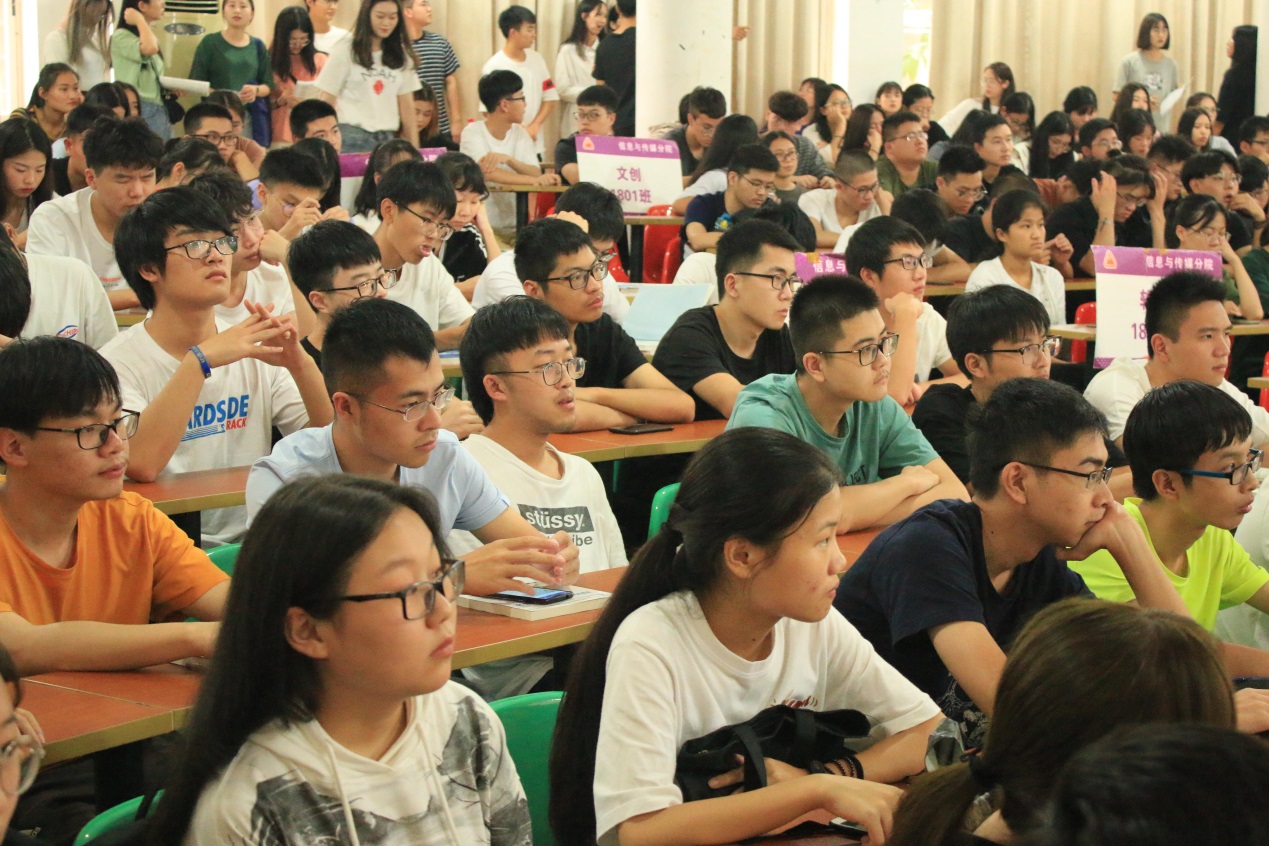 说明: C:\Users\ZYY\Desktop\始业教育\照片\2.jpg